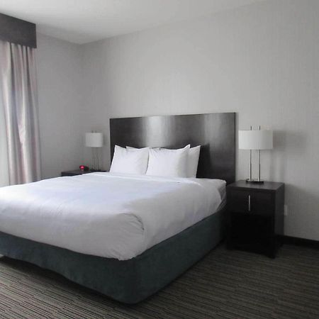 Best Western Plus Airdrie Gateway Bagian luar foto