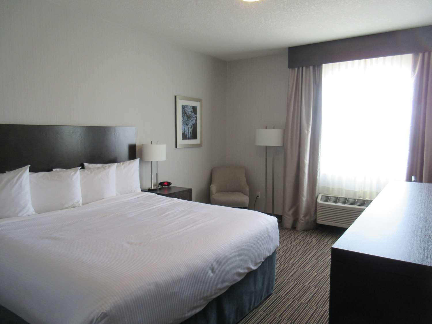 Best Western Plus Airdrie Gateway Bagian luar foto