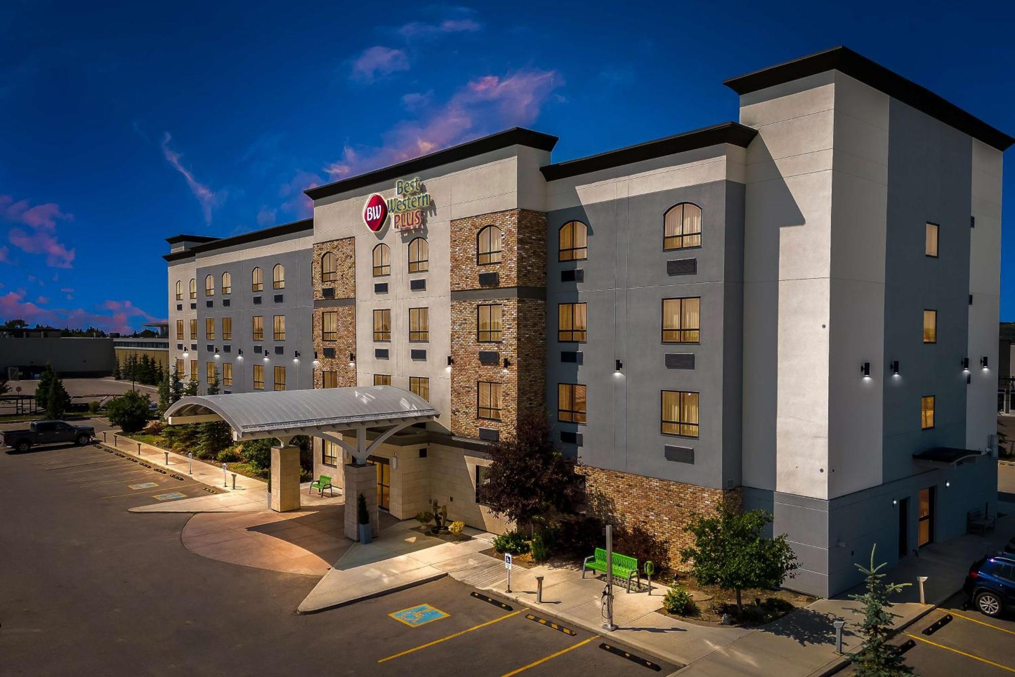 Best Western Plus Airdrie Gateway Bagian luar foto