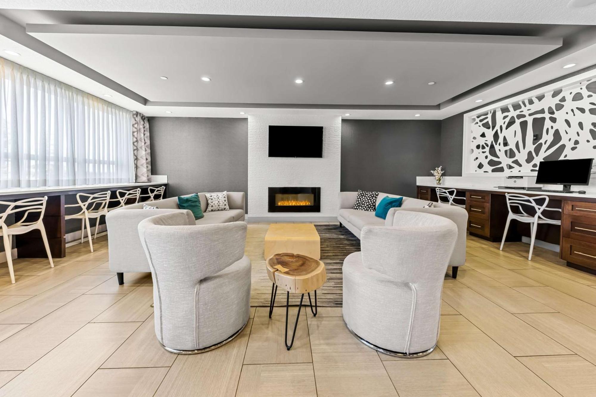 Best Western Plus Airdrie Gateway Bagian luar foto