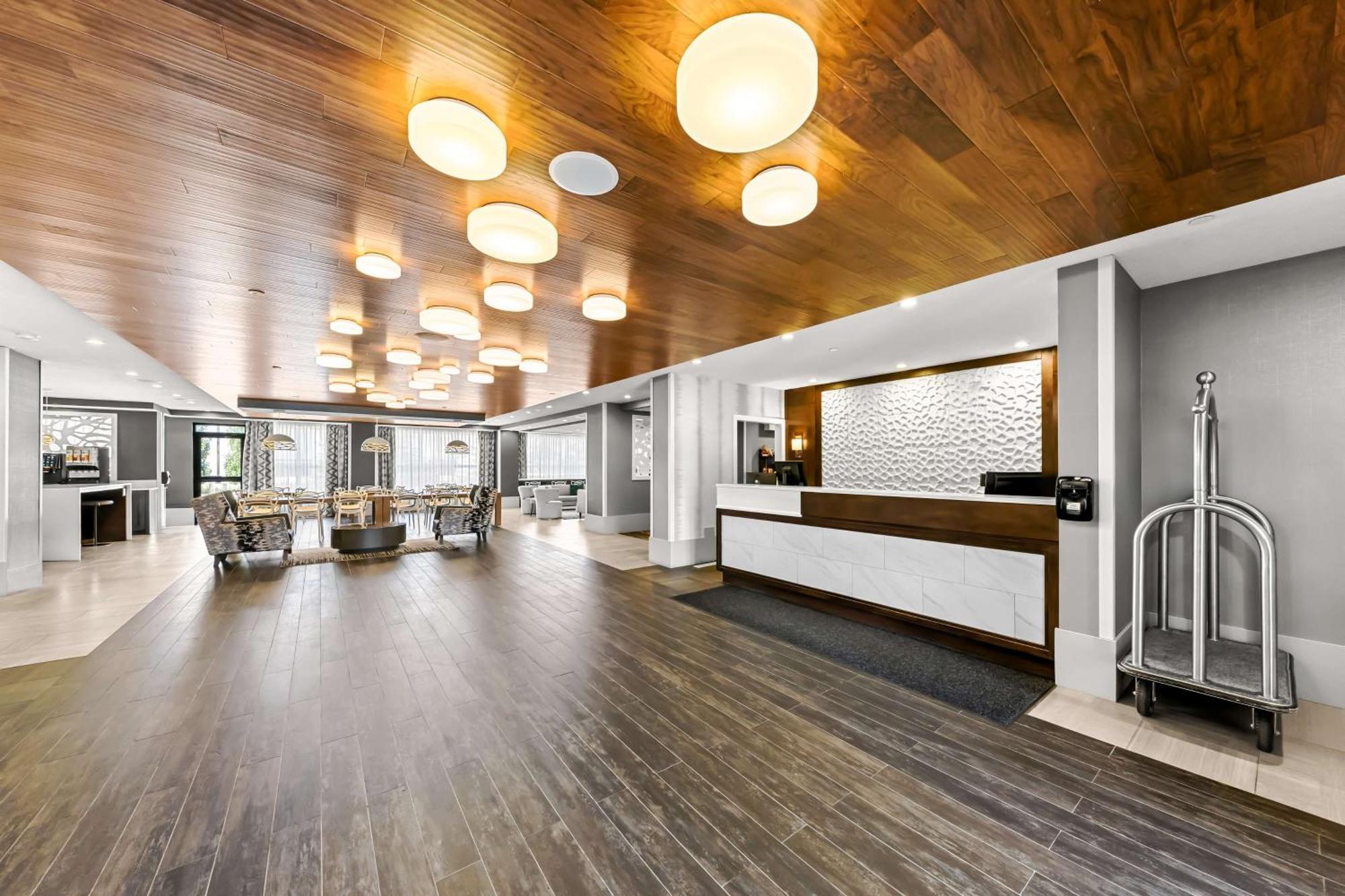 Best Western Plus Airdrie Gateway Bagian luar foto