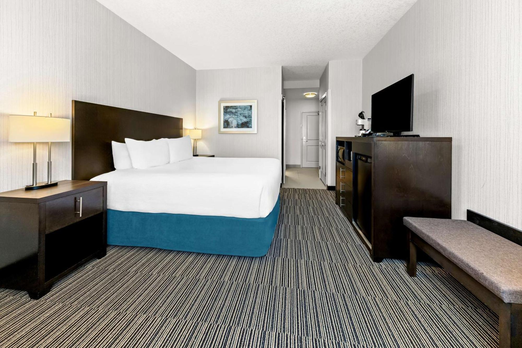Best Western Plus Airdrie Gateway Bagian luar foto