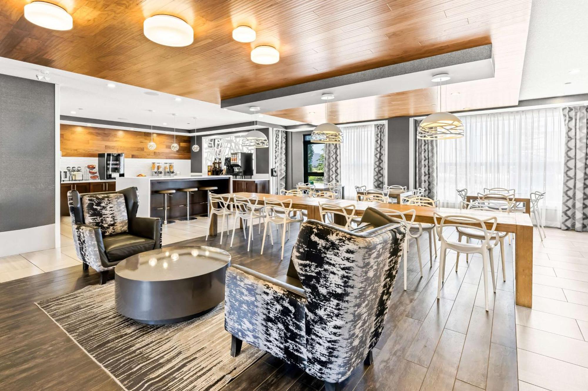 Best Western Plus Airdrie Gateway Bagian luar foto