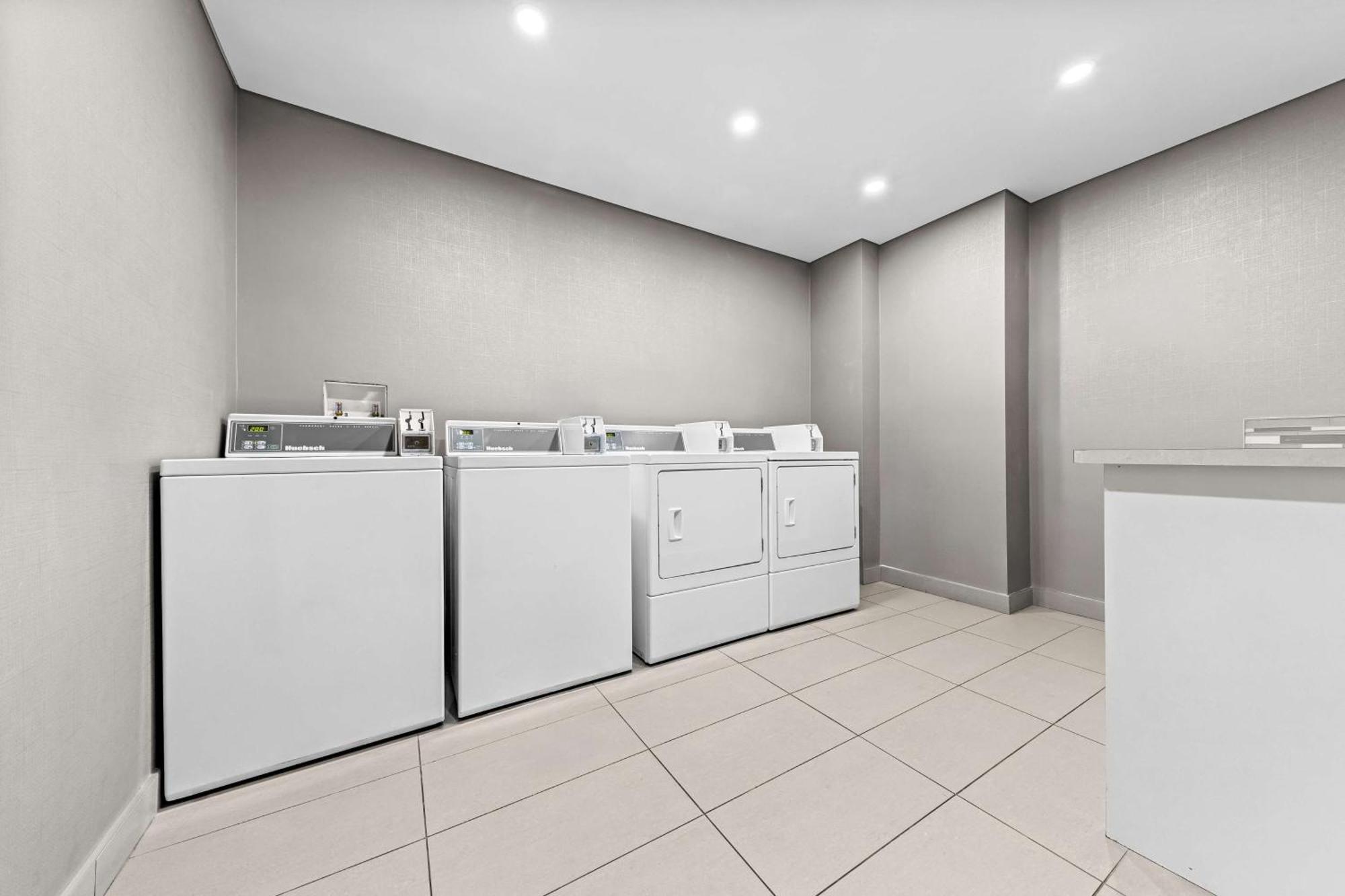 Best Western Plus Airdrie Gateway Bagian luar foto