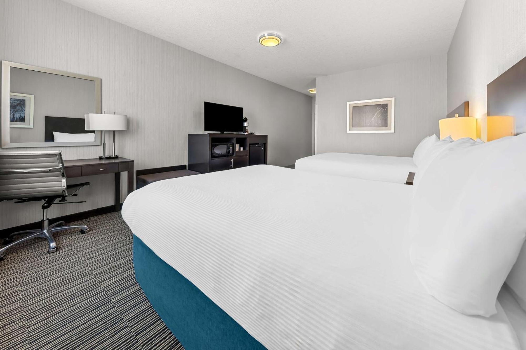 Best Western Plus Airdrie Gateway Bagian luar foto