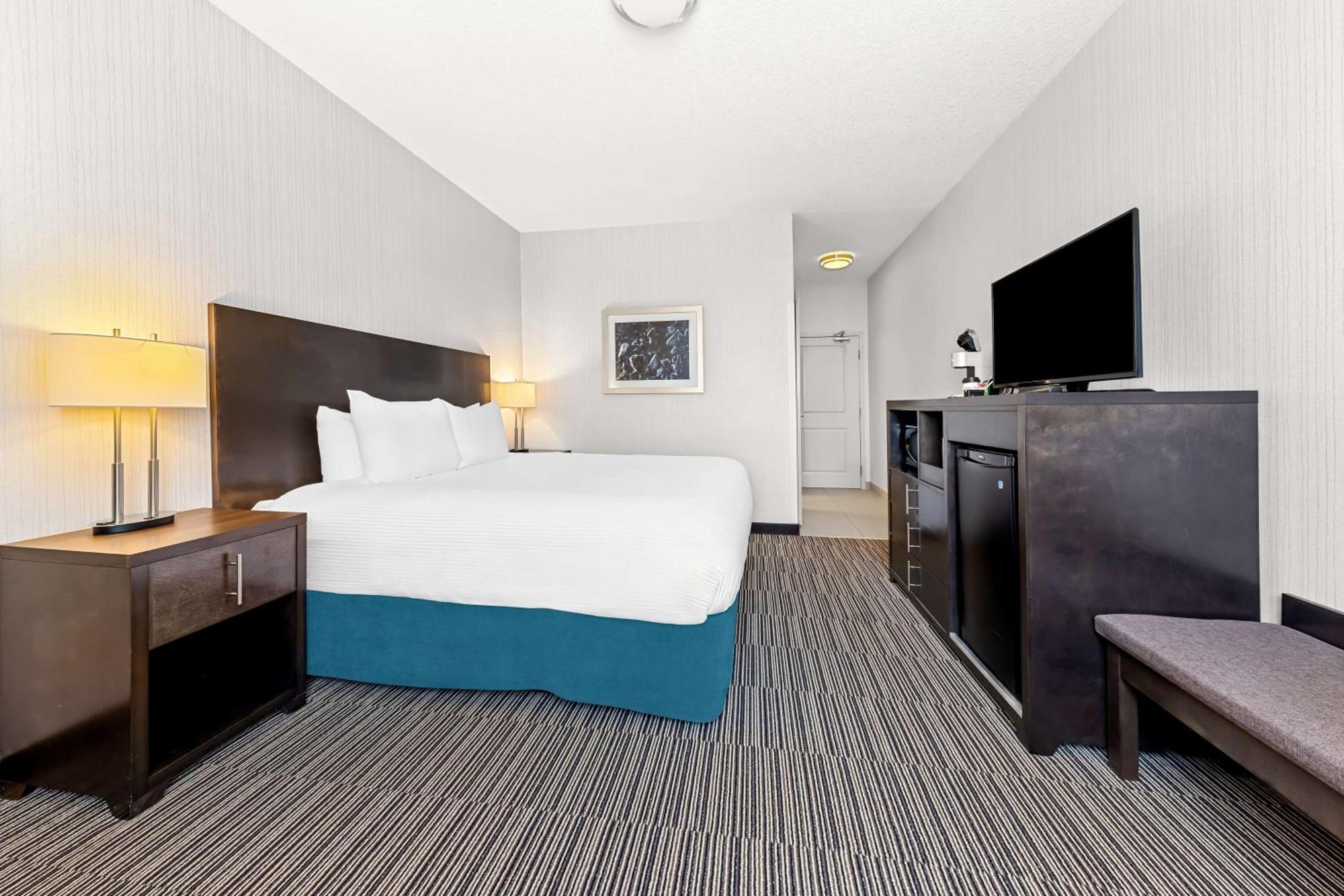 Best Western Plus Airdrie Gateway Bagian luar foto