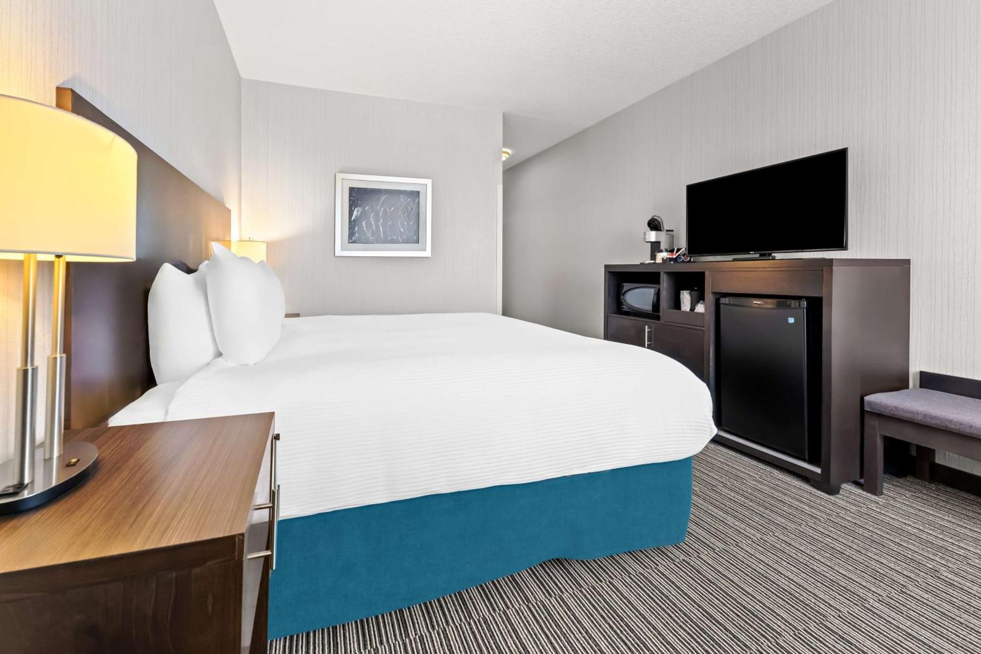Best Western Plus Airdrie Gateway Bagian luar foto