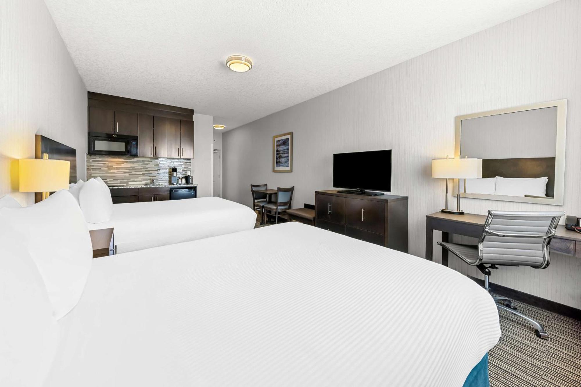 Best Western Plus Airdrie Gateway Bagian luar foto