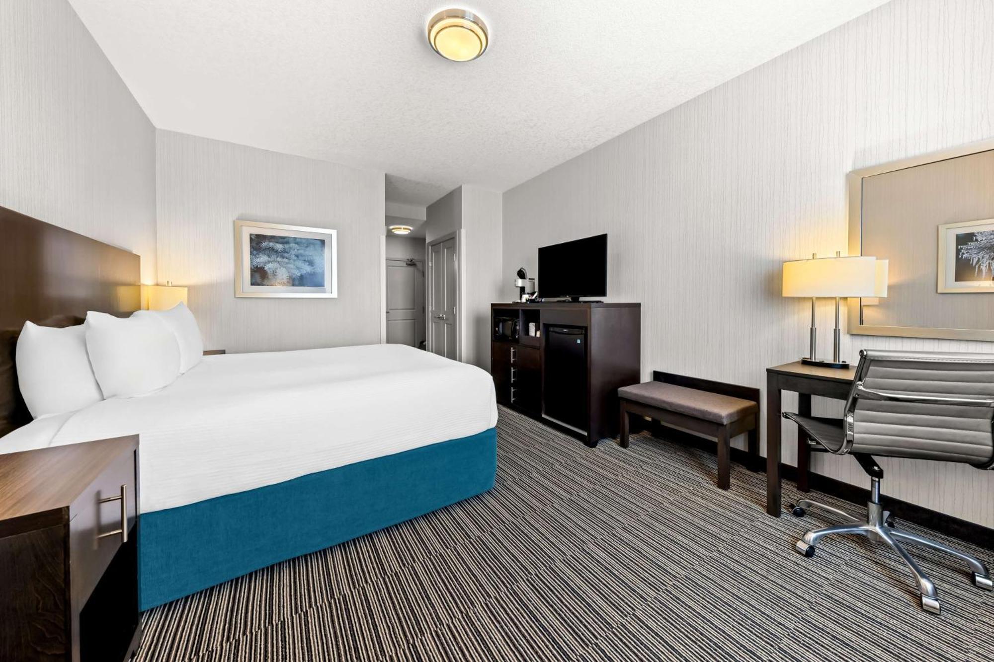 Best Western Plus Airdrie Gateway Bagian luar foto