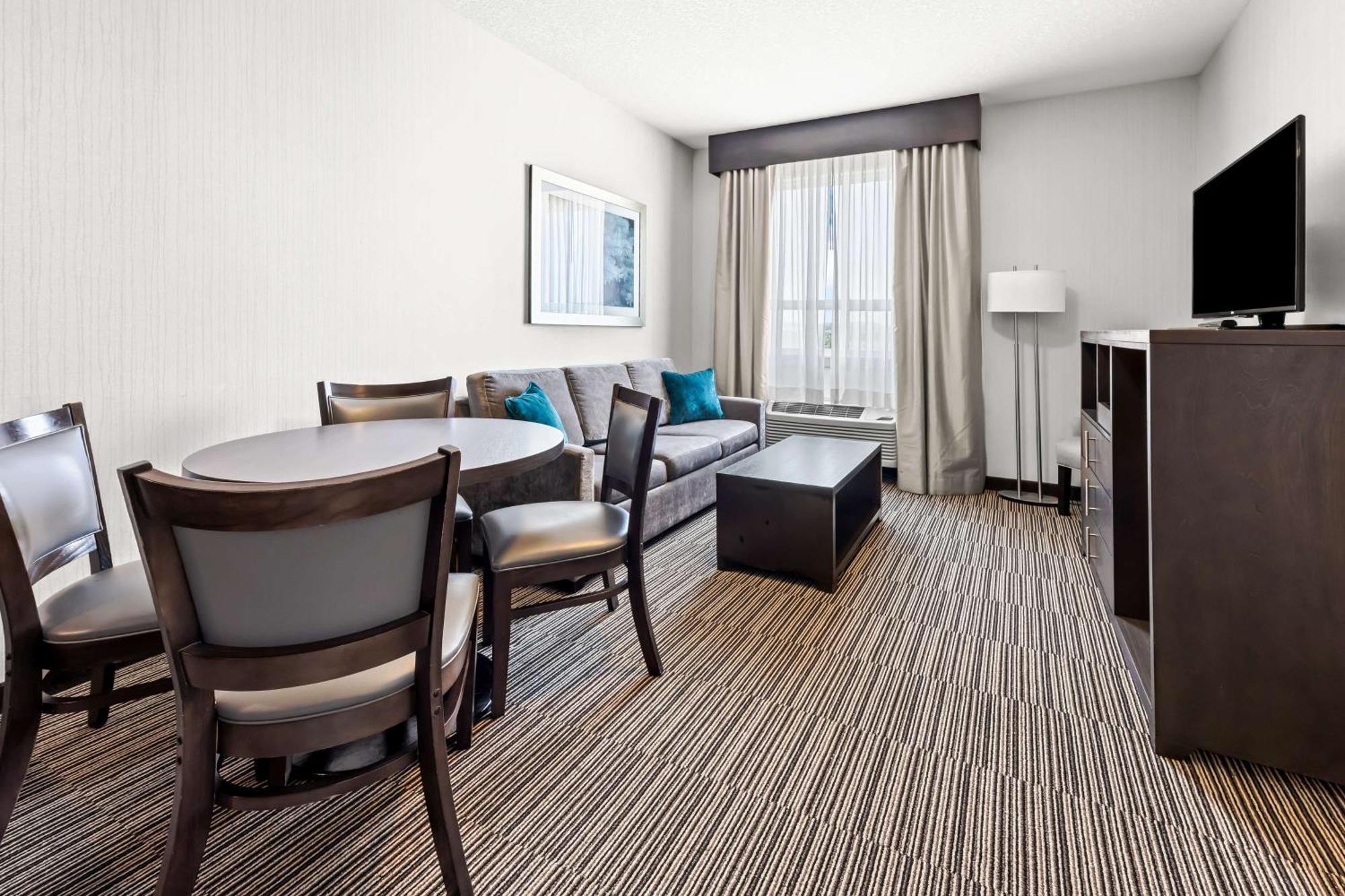 Best Western Plus Airdrie Gateway Bagian luar foto
