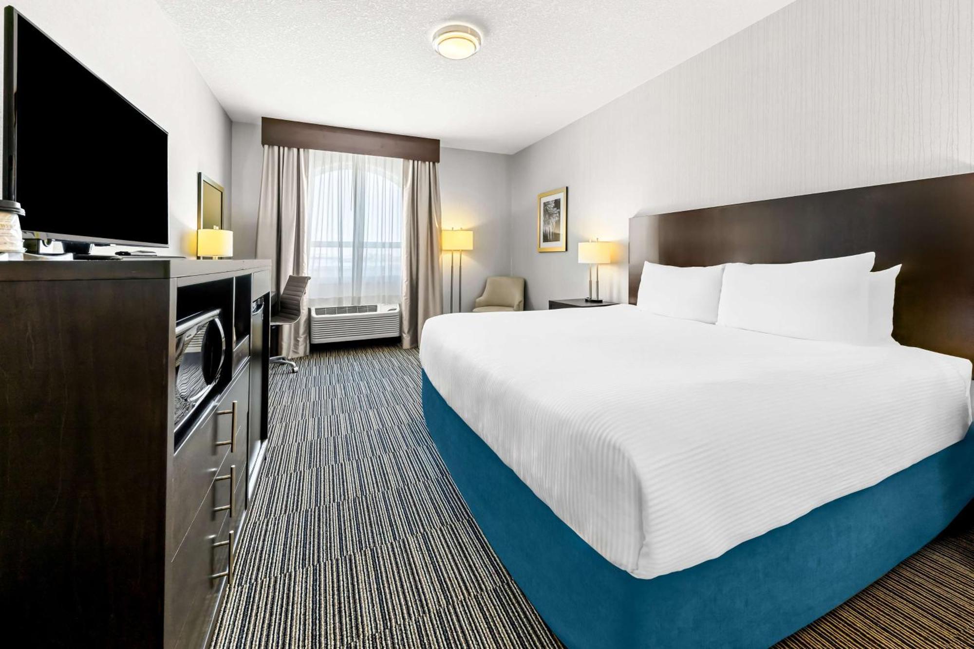 Best Western Plus Airdrie Gateway Bagian luar foto